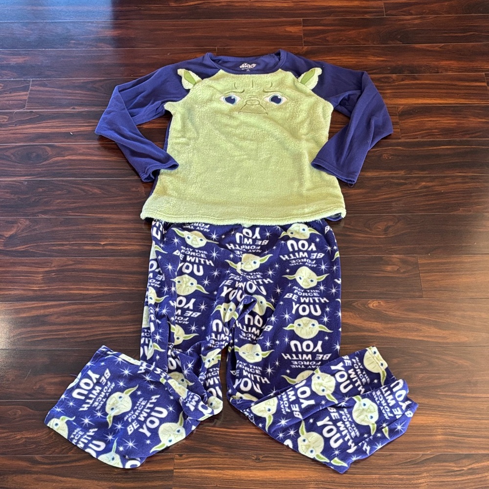 Women’s Star Wars Yoda, Green and Blue Fleece Pajamas (L)